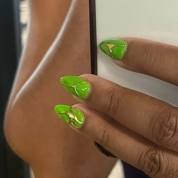 4 sets of Glamnetic Almond Press On Nails - Destination Set - Picture 3 of 7